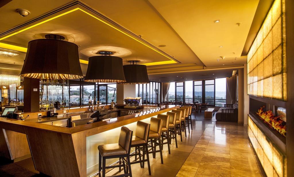 Southern Sun Hyde Park Sandton Johannesburgo Exterior foto